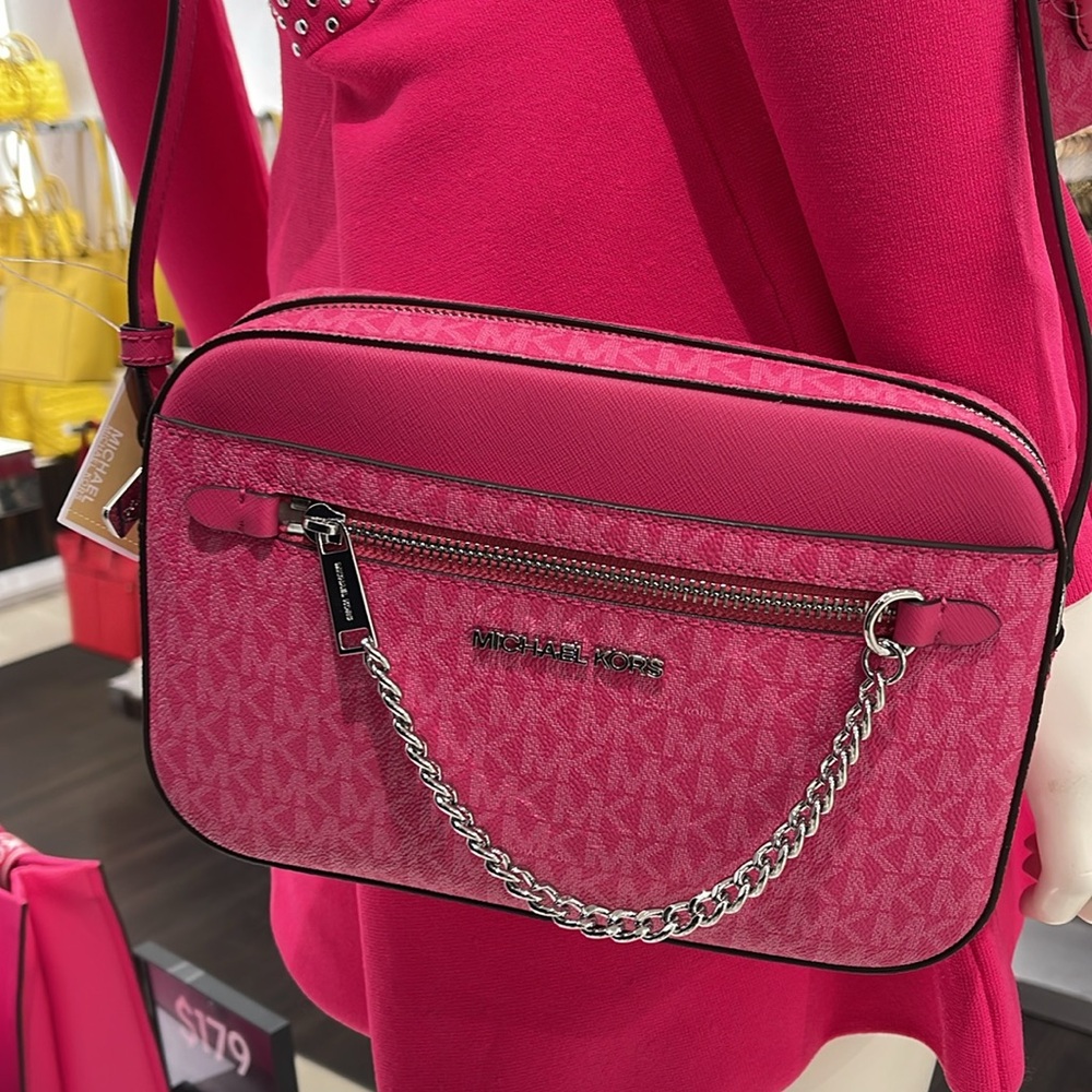 Michael Kors Jet Set Larg Signature Logo EW ZP Chain XBODY Crossbody
DRAGONFRUIT - Picture 14 of 16
